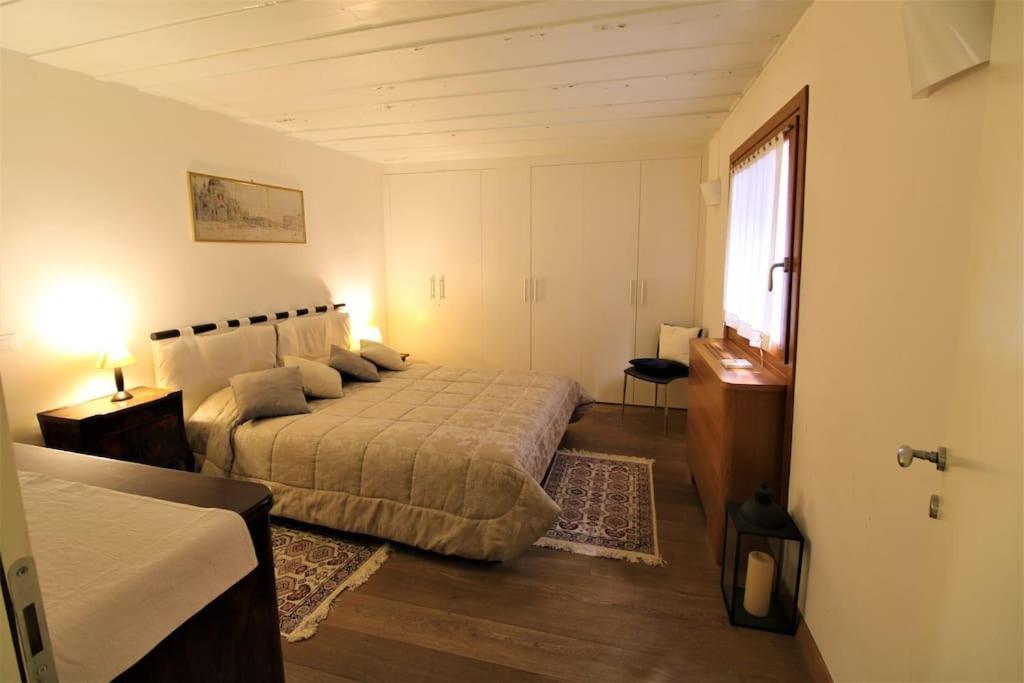 San Marco Charming Apartment With Canal View Венеція Екстер'єр фото