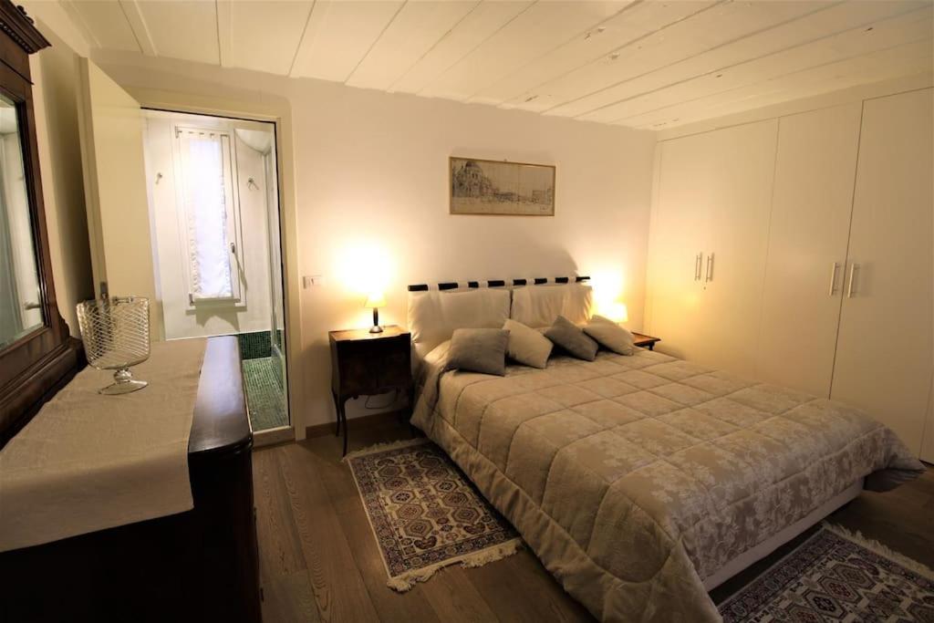 San Marco Charming Apartment With Canal View Венеція Екстер'єр фото