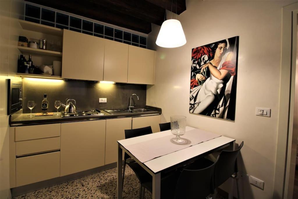 San Marco Charming Apartment With Canal View Венеція Екстер'єр фото